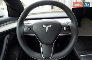 Седан Tesla Model 3 2023 в 