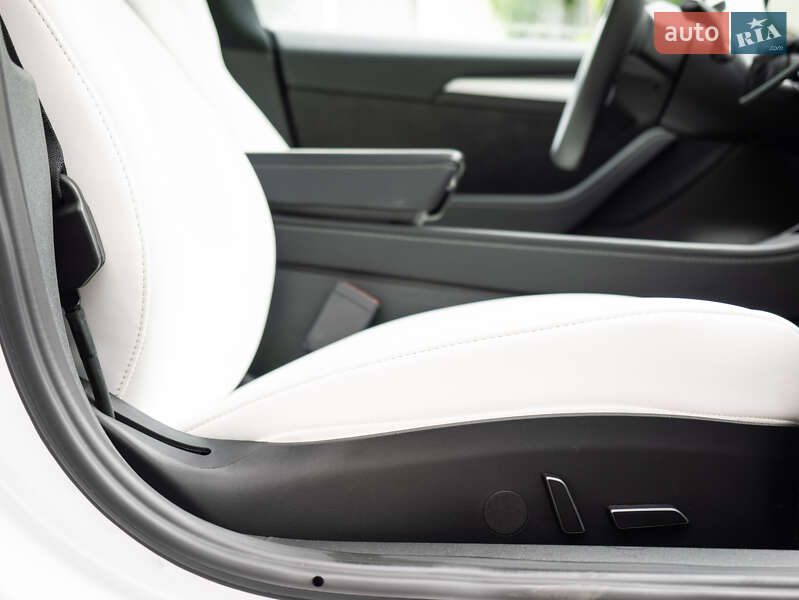 Седан Tesla Model 3 2023 в Киеве