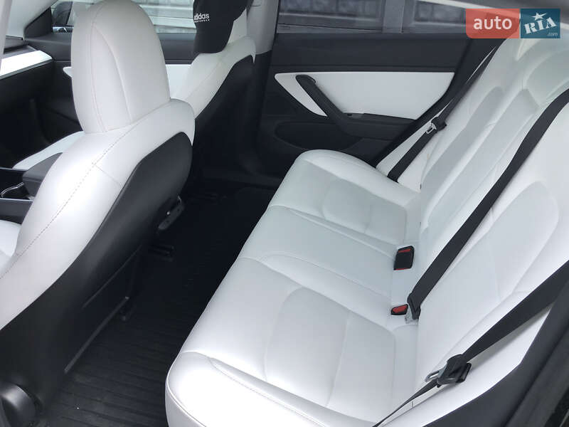 Седан Tesla Model 3 2019 в Києві