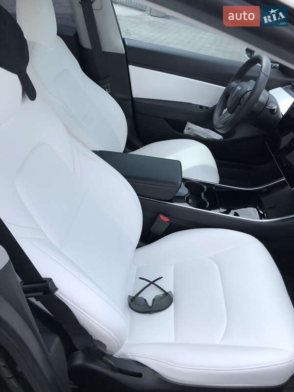 Седан Tesla Model 3 2019 в Києві