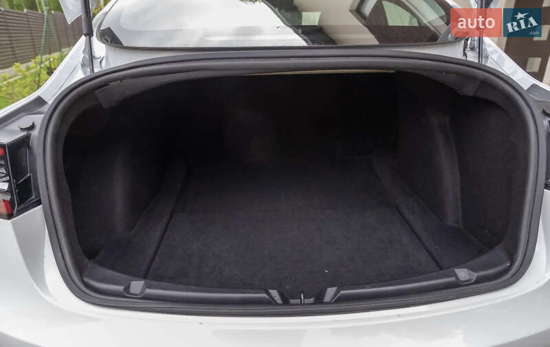Седан Tesla Model 3 2020 в Луцке