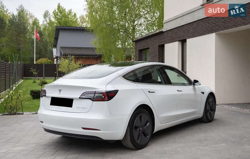 Седан Tesla Model 3 2020 в Луцке