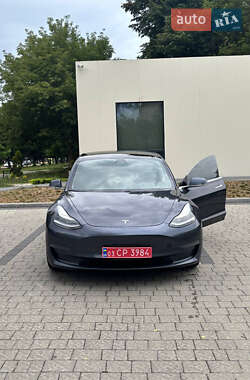 Седан Tesla Model 3 2020 в Львові