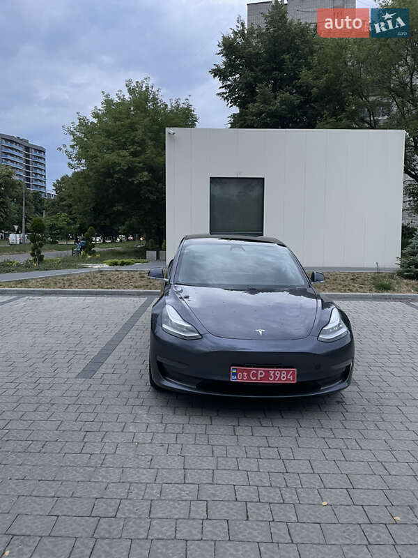Седан Tesla Model 3 2020 в Львове