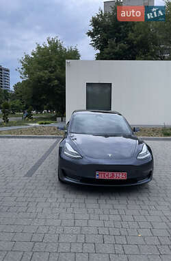 Седан Tesla Model 3 2020 в 