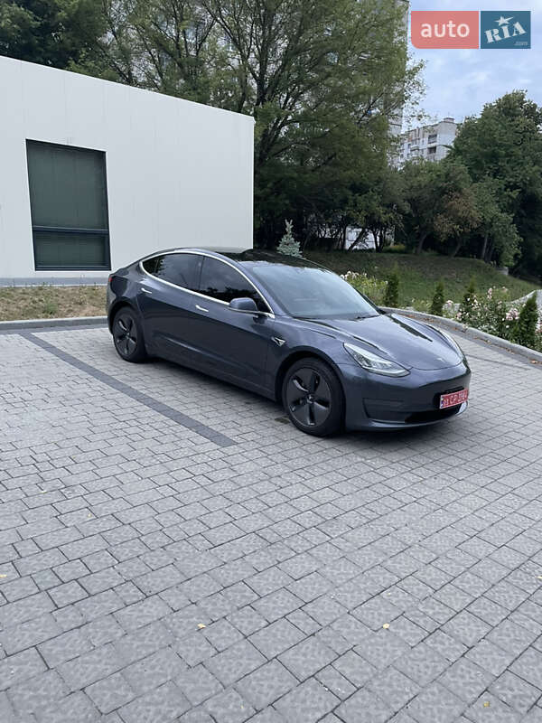 Седан Tesla Model 3 2020 в Львове