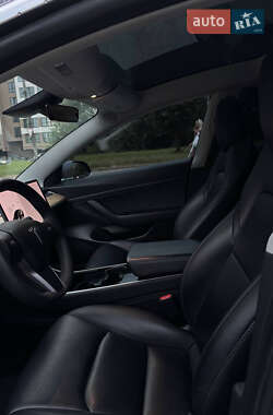 Седан Tesla Model 3 2020 в 