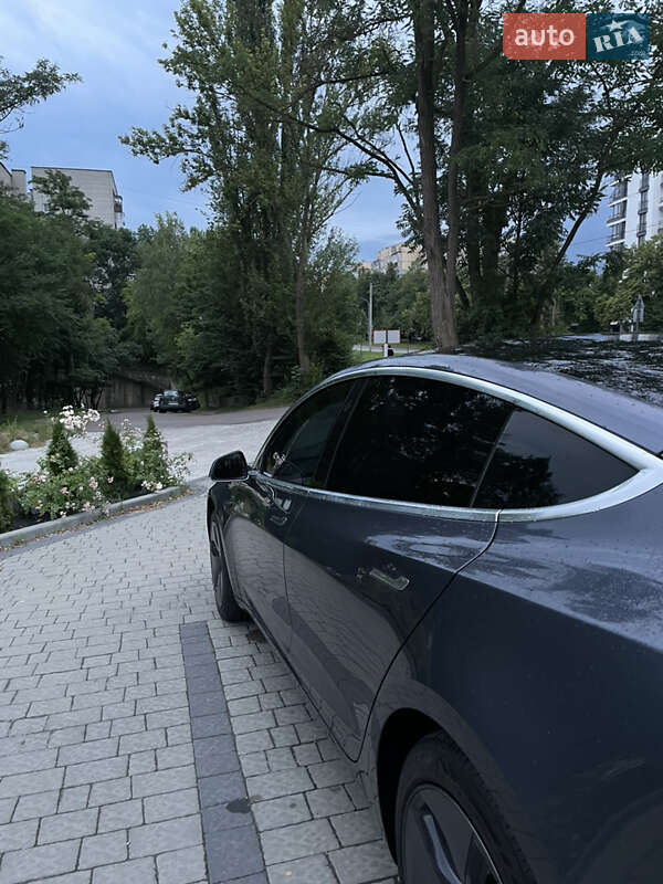 Седан Tesla Model 3 2020 в Львове
