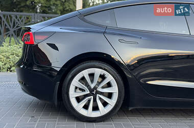 Седан Tesla Model 3 2022 в 