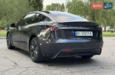 Седан Tesla Model 3 2024 в 