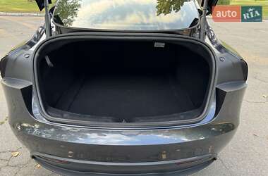 Седан Tesla Model 3 2024 в 