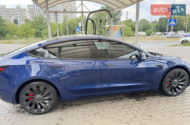 Седан Tesla Model 3 2022 в 
