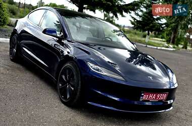 Седан Tesla Model 3 2024 в 