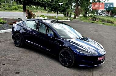 Седан Tesla Model 3 2024 в 