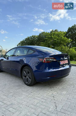 Седан Tesla Model 3 2022 в 