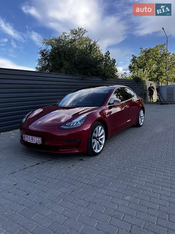 Седан Tesla Model 3 2018 в Ивано-Франковске