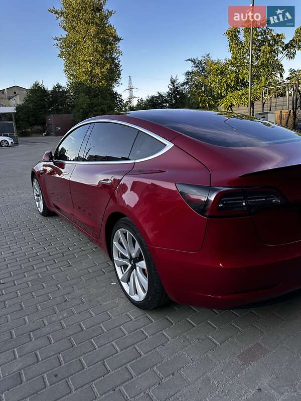 Седан Tesla Model 3 2018 в Ивано-Франковске