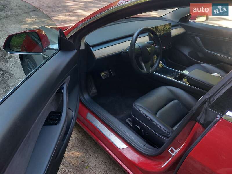 Седан Tesla Model 3 2019 в Львове