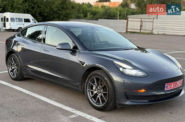 Седан Tesla Model 3 2022 в Ровно