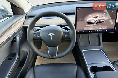 Седан Tesla Model 3 2022 в 