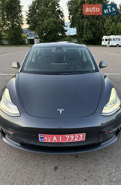 Седан Tesla Model 3 2022 в 