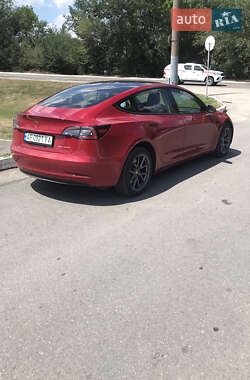 Седан Tesla Model 3 2022 в 