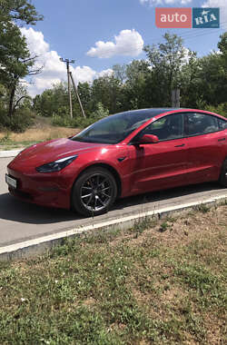 Седан Tesla Model 3 2022 в 