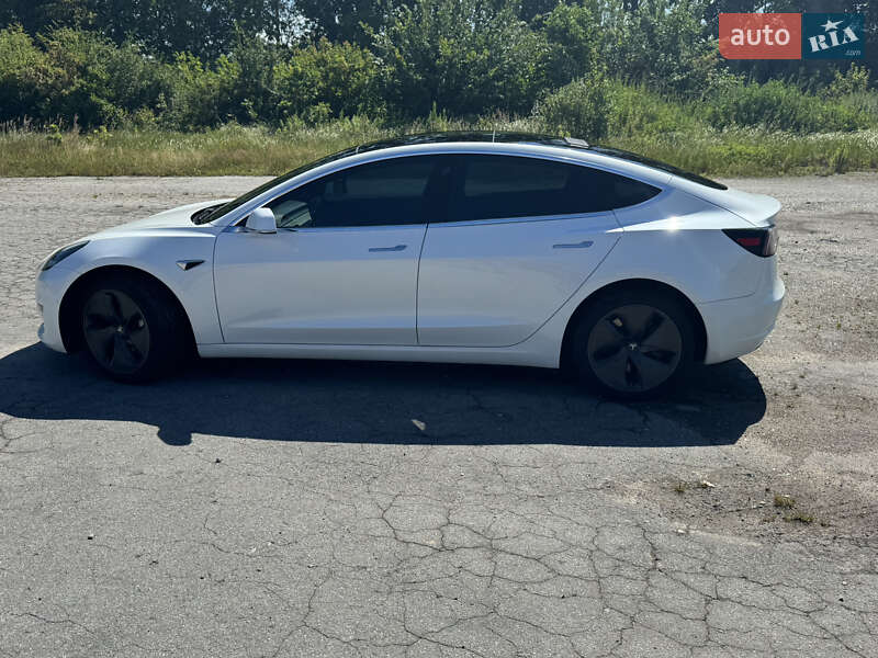 Седан Tesla Model 3 2019 в Звягелі