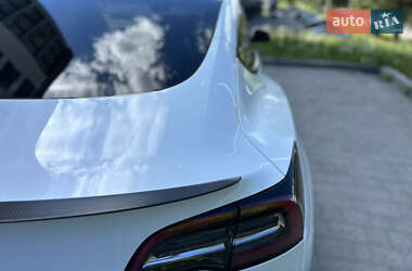 Седан Tesla Model 3 2023 в 