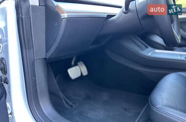 Седан Tesla Model 3 2023 в 