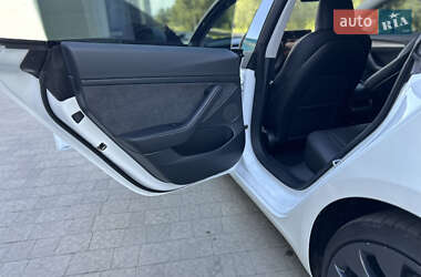 Седан Tesla Model 3 2023 в 
