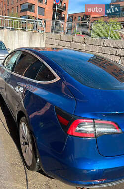 Седан Tesla Model 3 2019 в 