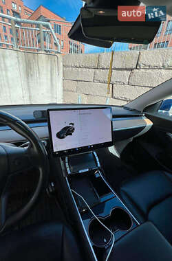 Седан Tesla Model 3 2019 в 