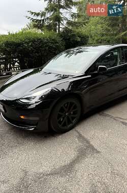 Седан Tesla Model 3 2021 в 