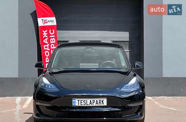 Седан Tesla Model 3 2021 в 