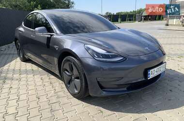 Седан Tesla Model 3 2019 в Іршаві