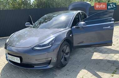 Седан Tesla Model 3 2019 в Іршаві