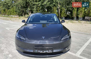 Седан Tesla Model 3 2024 в 