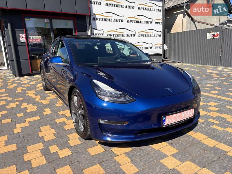 Седан Tesla Model 3 2019 в Львове