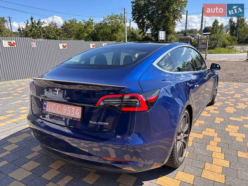 Седан Tesla Model 3 2019 в Львове