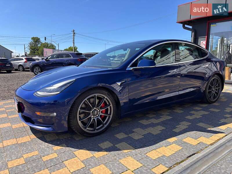 Седан Tesla Model 3 2019 в Львове