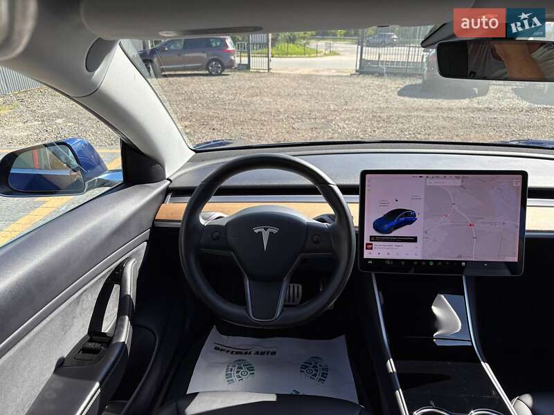 Седан Tesla Model 3 2019 в Львове