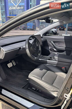Седан Tesla Model 3 2019 в Киеве