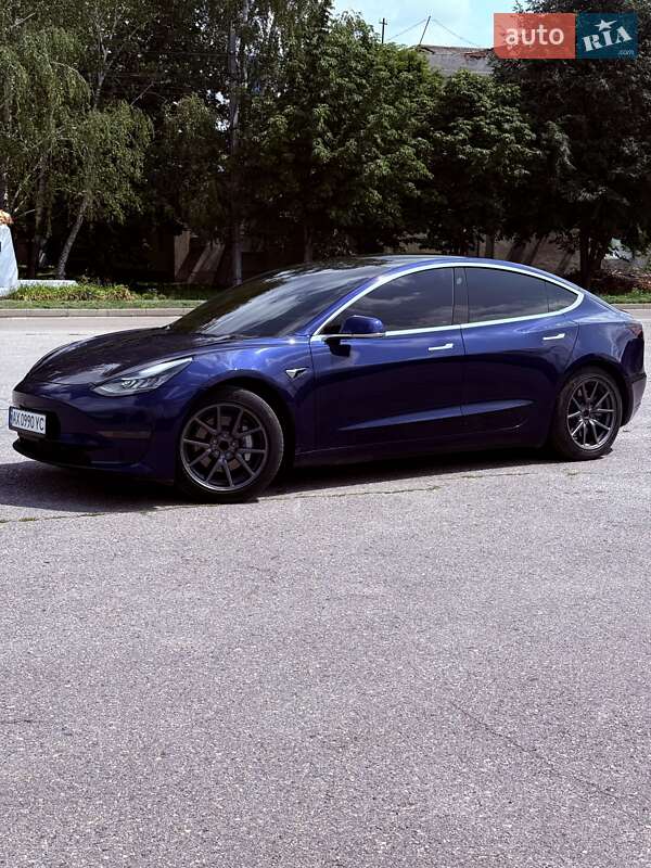 Седан Tesla Model 3 2020 в 