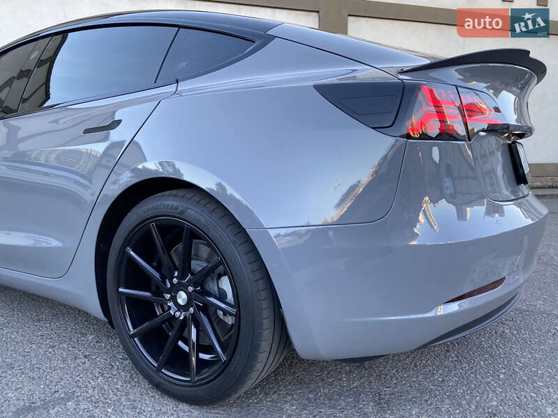 Седан Tesla Model 3 2019 в Киеве