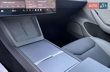 Седан Tesla Model 3 2024 в 