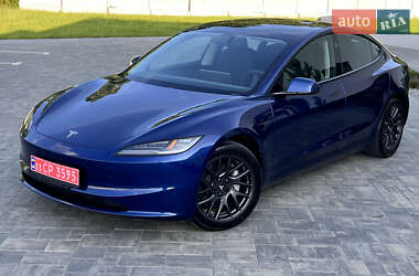 Седан Tesla Model 3 2024 в 