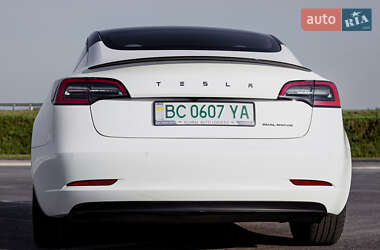 Седан Tesla Model 3 2021 в 