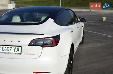 Седан Tesla Model 3 2021 в 