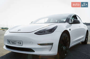 Седан Tesla Model 3 2021 в 
